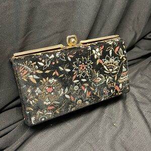 Elegant Vintage Black Floral Clutch